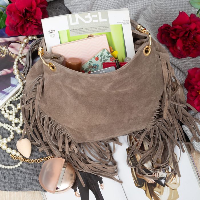 VERA PELLE torebka zamszowa worek z frędzlami i paskiem V571 taupe