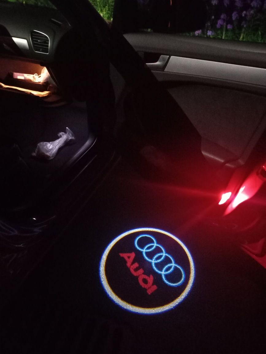 Проектор подсветка логотипа для дверей Audi  Ауди A3 A4 A6 A7 A8 Q7
