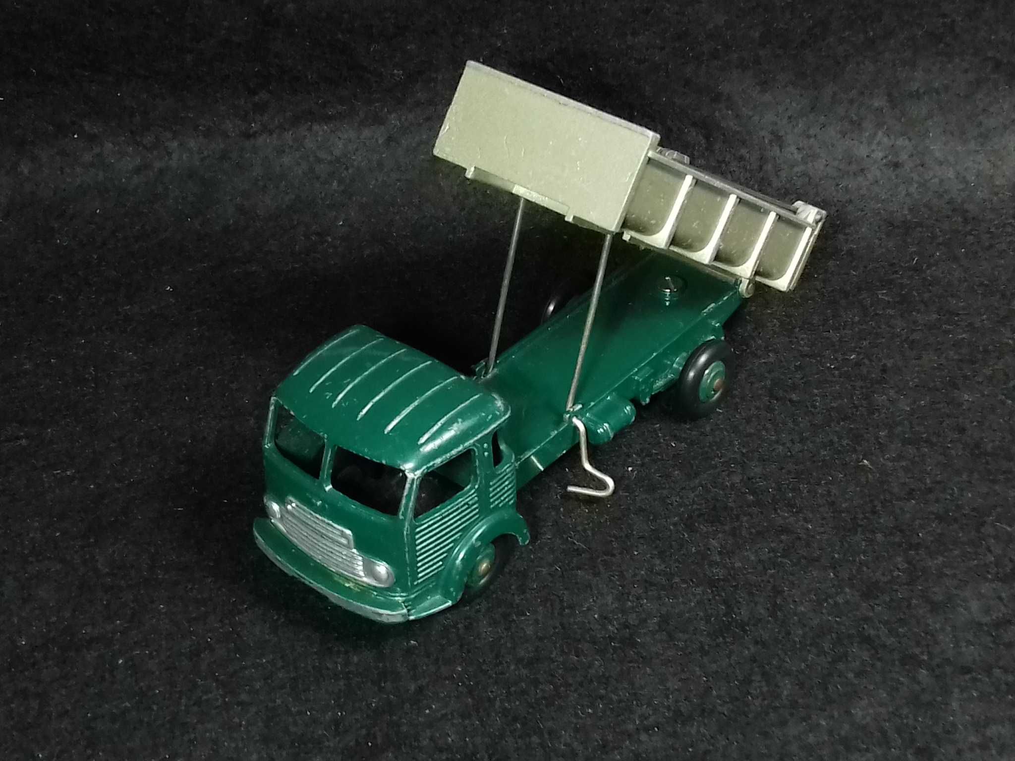 Dinky Toys #33 - Simca Cargo - 1950/60s by Meccano Ltd