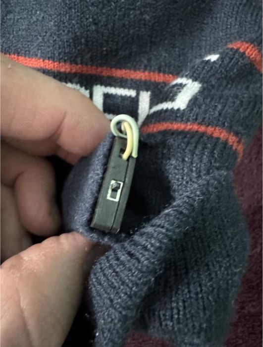 В'язана світяща шапка з новорічним візерунком,