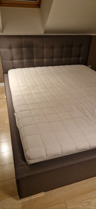 ZESTAW Łóżko tapicerowane małżeńskie 160x200 ze stelażem i materacem