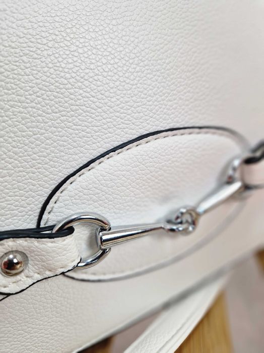 NOWA torebka listonoszka na pasku biała