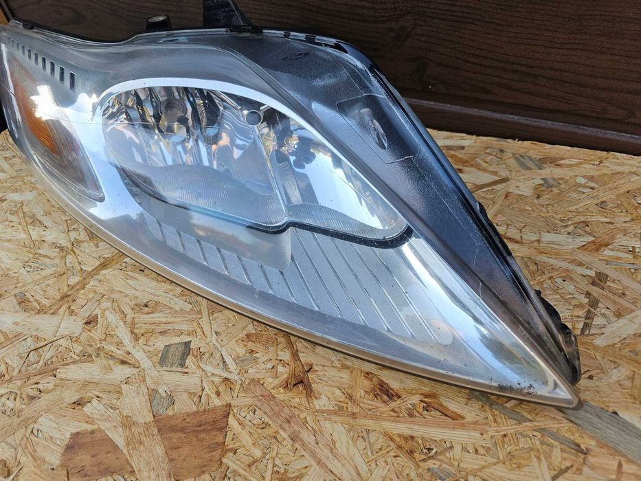 Reflektor Lampa przednia prawa prawy przód Ford Mondeo Mk4 przedlift