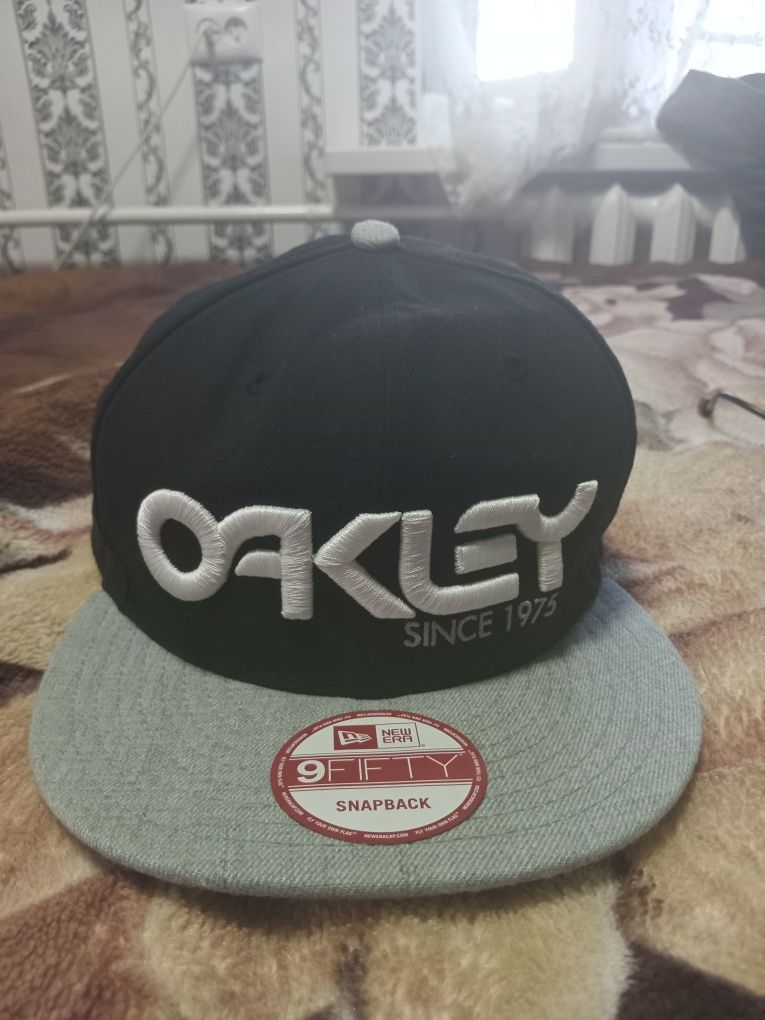 Кепка Oakley New Era
