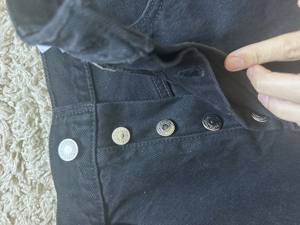 Продам чорну юбку levis