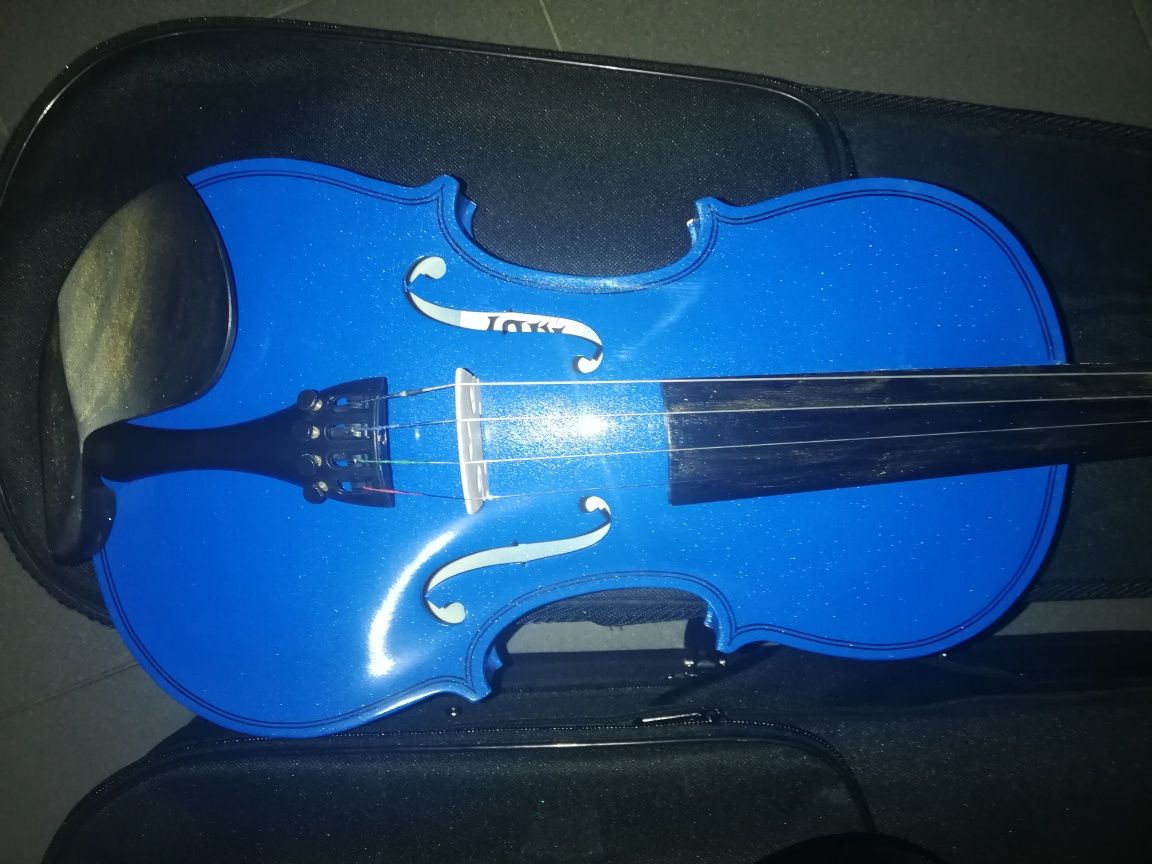 Violino preto, ou azul ou branco de madeira de marca MSA ou kiby