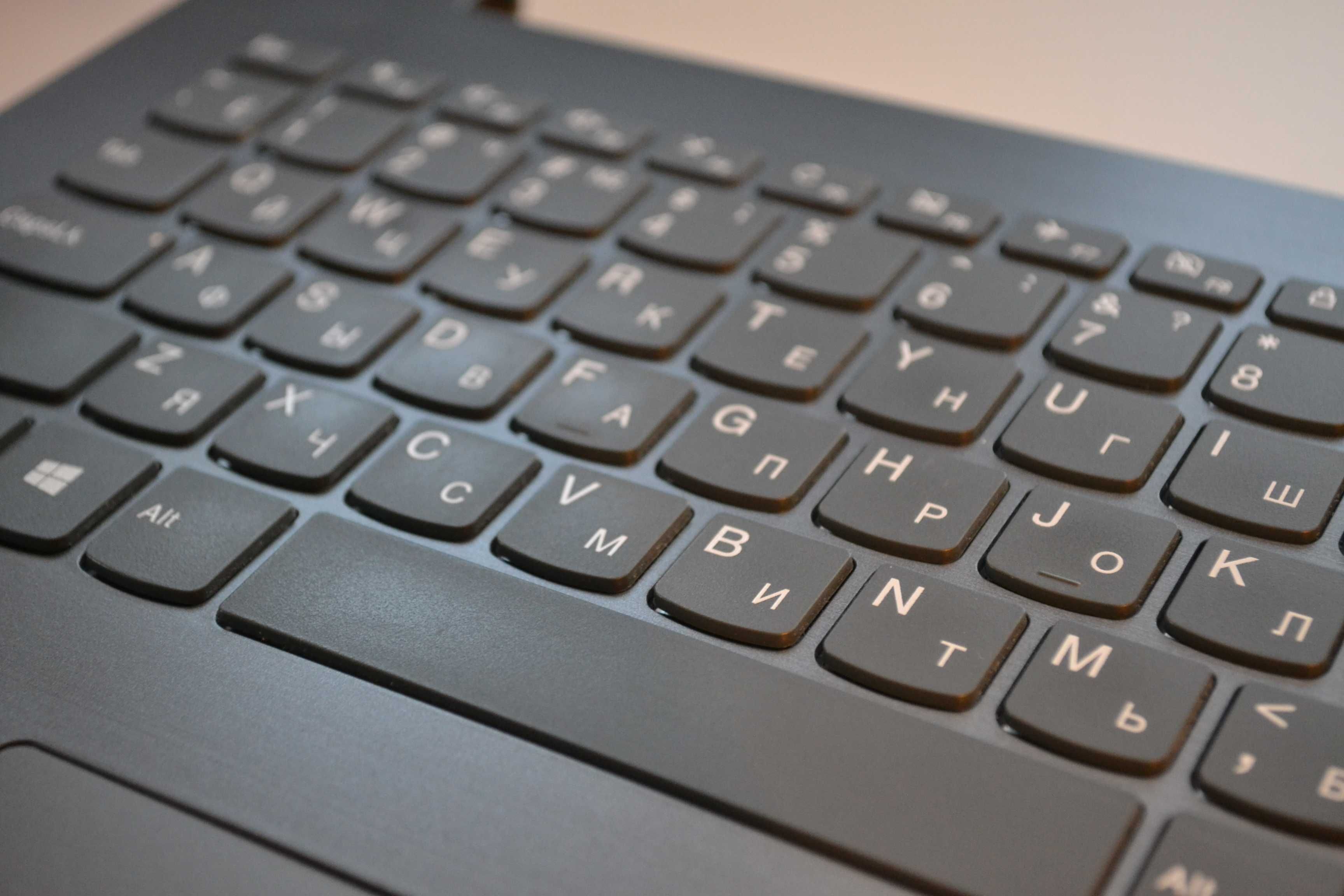 нижня кришка Lenovo IdeaPad 15.6” 320-15 з клавіатурою та трекпадом