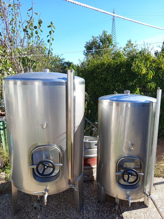 Cubas inox para vinho em bom estado
