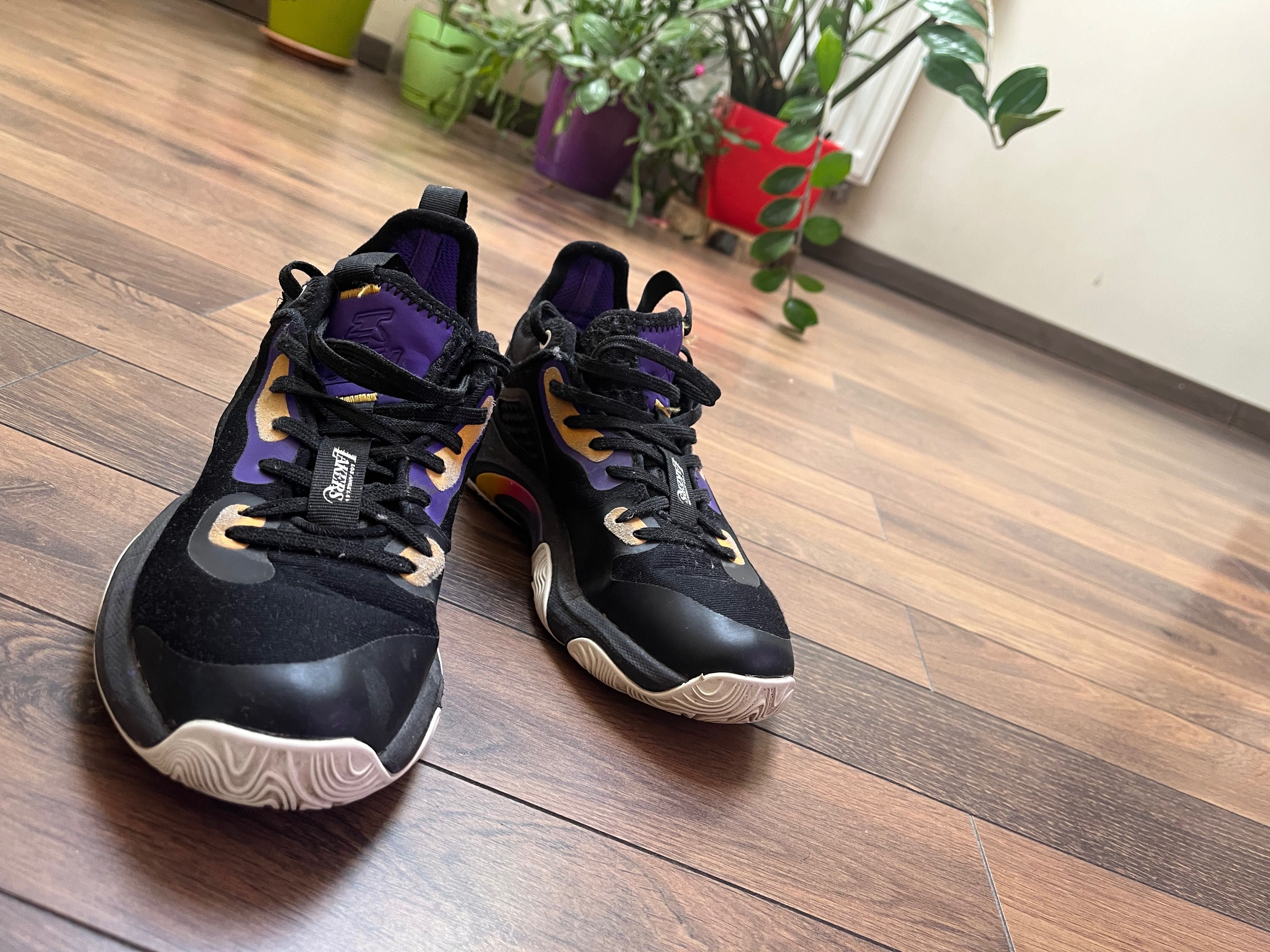 Adidasy chłopięce LAKERS r 35