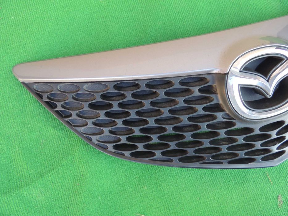Atrapa grill wlot powietrza emblemat Mazda 3 BK 03,04,05,06-09 HB 29Y