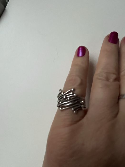 Srebry pierscionek zaplecione pędy