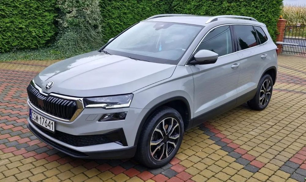 Skoda Karoq Stan: idealny, elektryczny hak, kurtyny powietrzne, pakiet serwisowy
