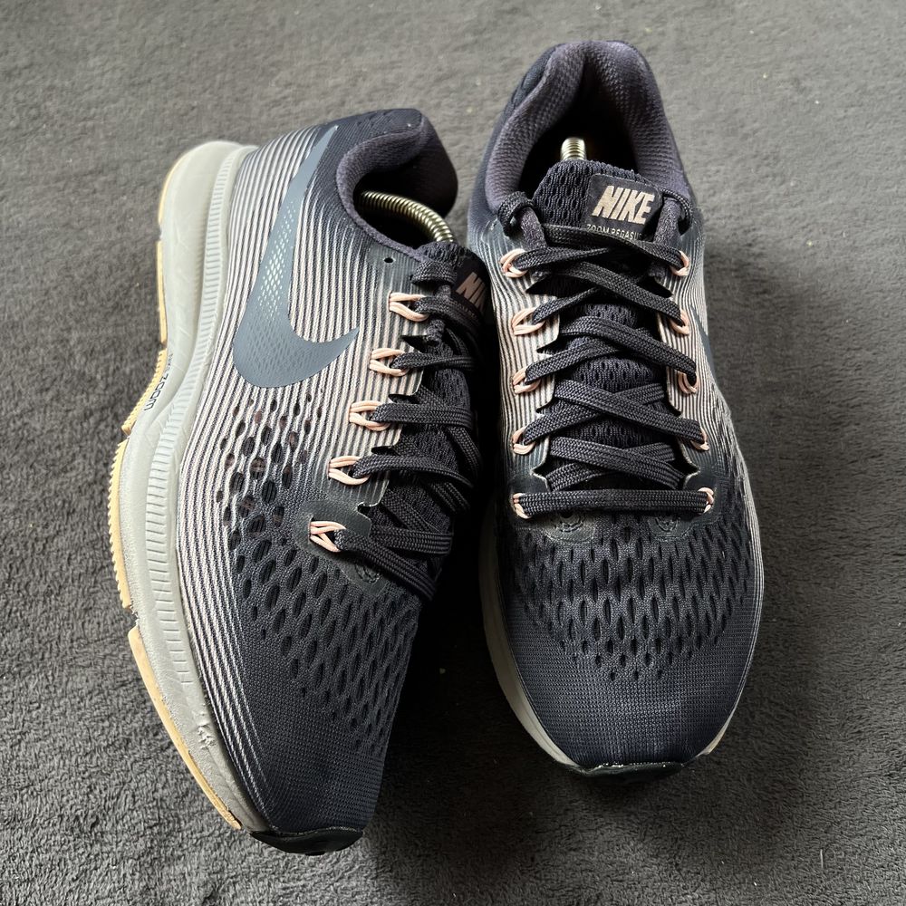 Жіночі кросівки Nike ZOOM pegasus 34. P. 39.