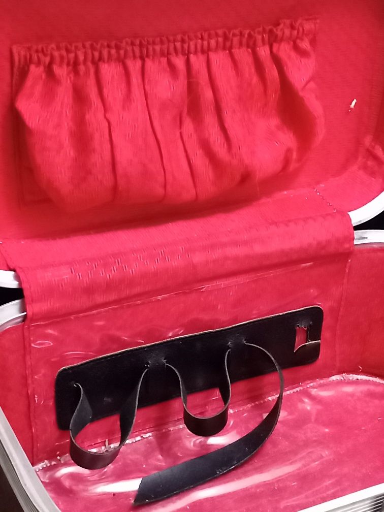 Necessaire antiga forrada a pele