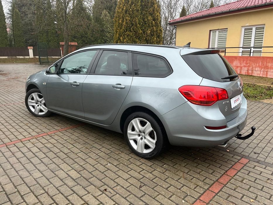 Opel Astra J 1.4 turbo 140 KM 2011