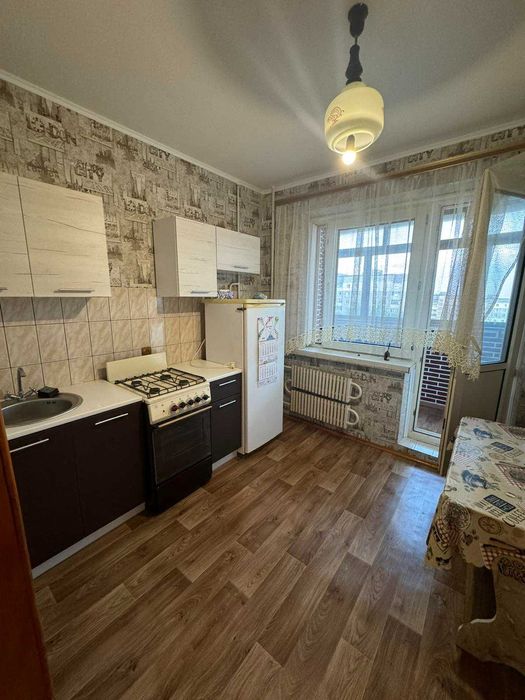 1к, озерна , середній , поверх, поруч озера , мінімальне оформлення