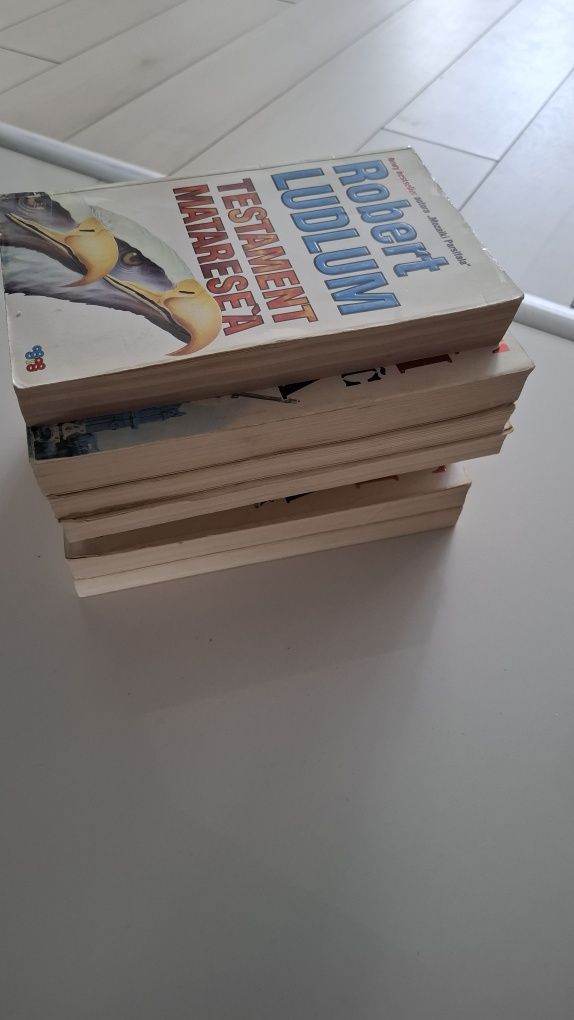 Robert Ludlum zestaw 7 książek.Ultimatum Bourne'a. Tożsamość Bourne'a.
