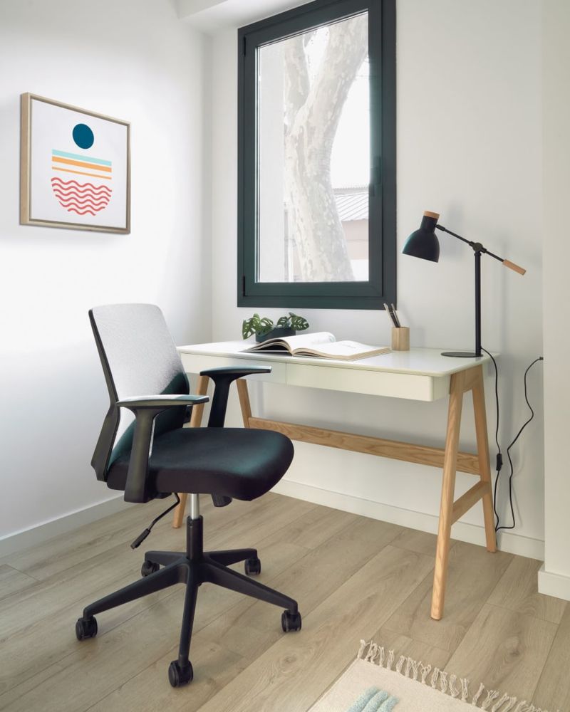 Stół Dyanaz MDF lakierowanego i nogami z litego drewna 120x60 cm
