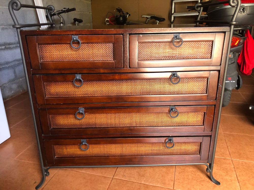 Mobilia Quarto (cómoda e mesinhas)