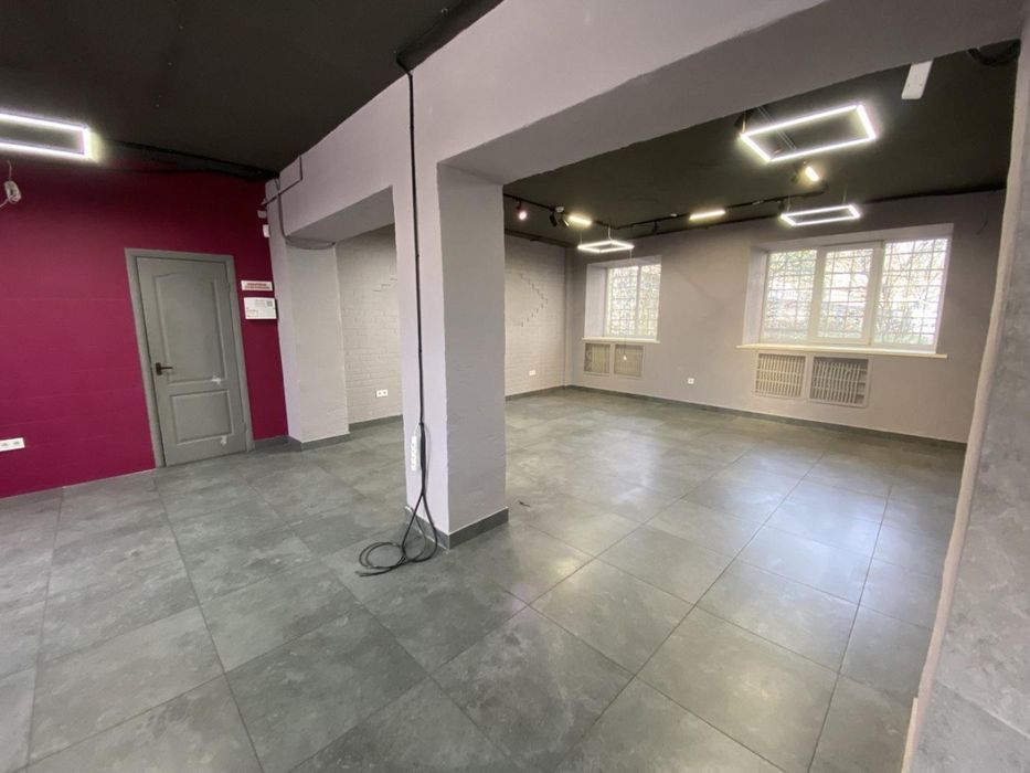 Оренда топової фасадної комерції в Центрі, 75 м2