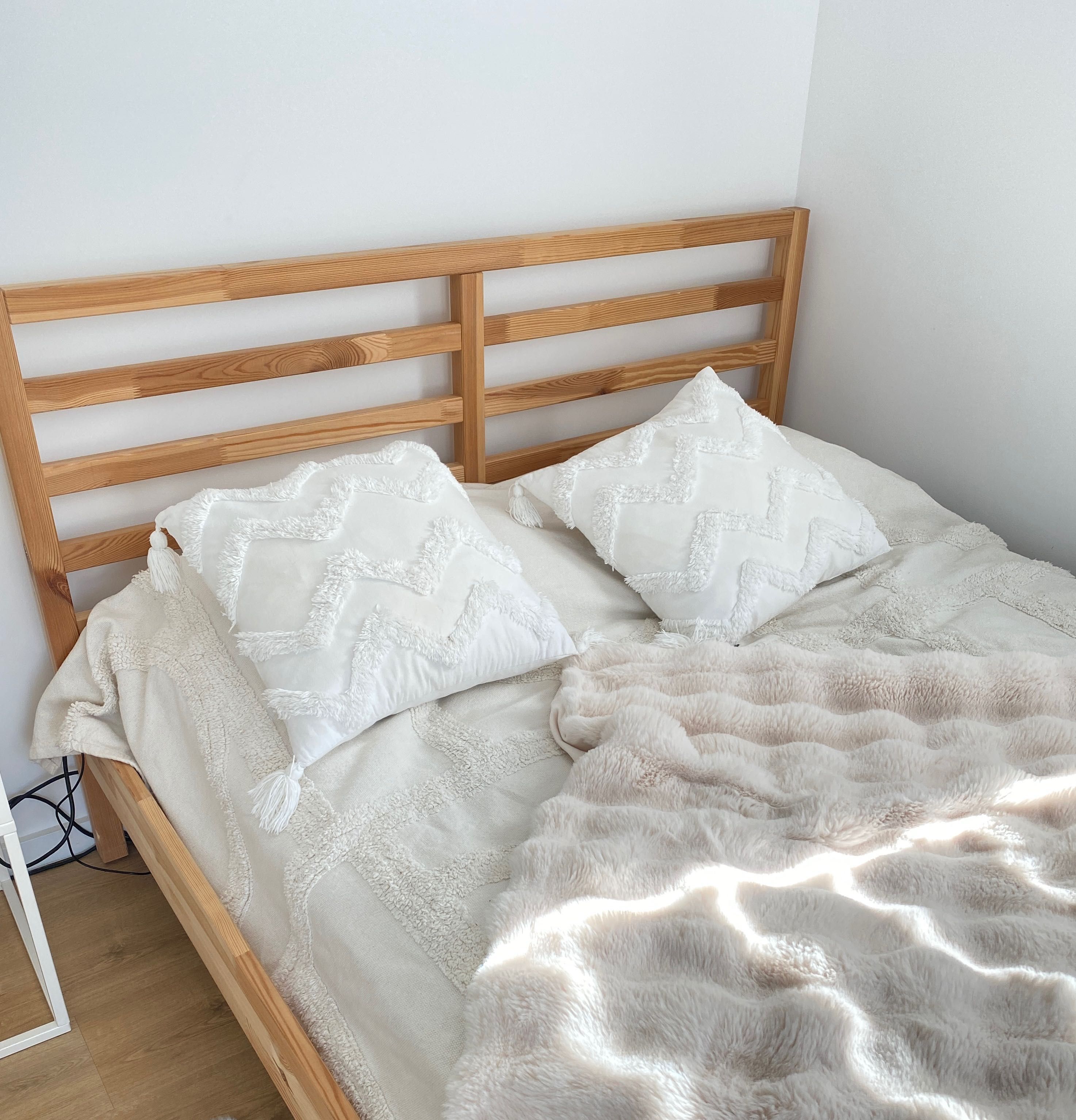 Cama com colchão 140x200 cm + Estrado de ripas