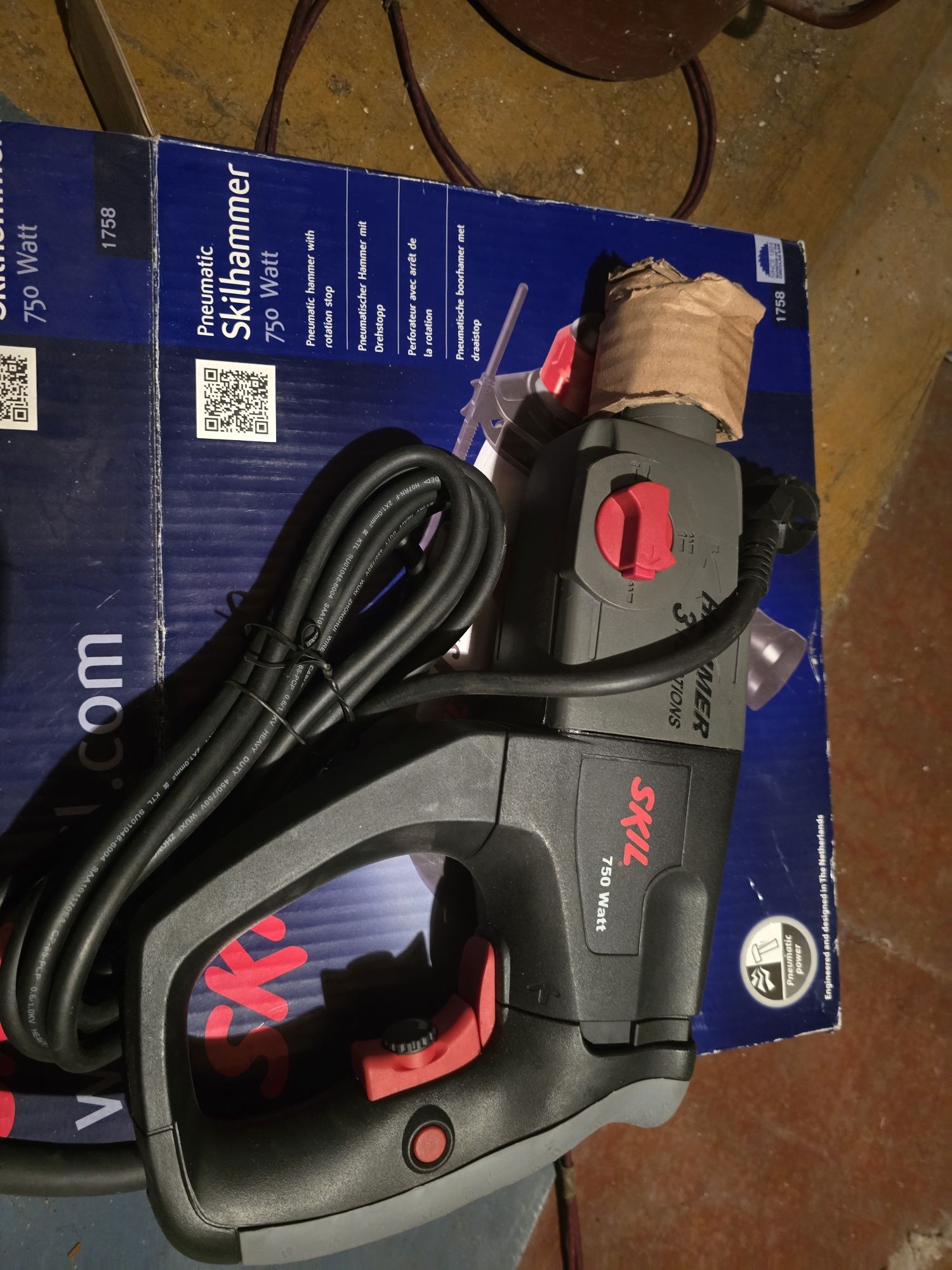 NOWA! Młotowiertarka pneumatyczna SKIL Hammer 750W