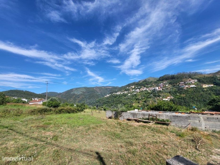 Lote de terreno de 900m2 com vistas de rio