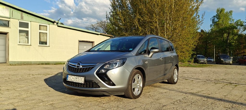 Opel Zafira Tourer C Enjoy 2014 – 227 000 km – Idealny dla rodziny!