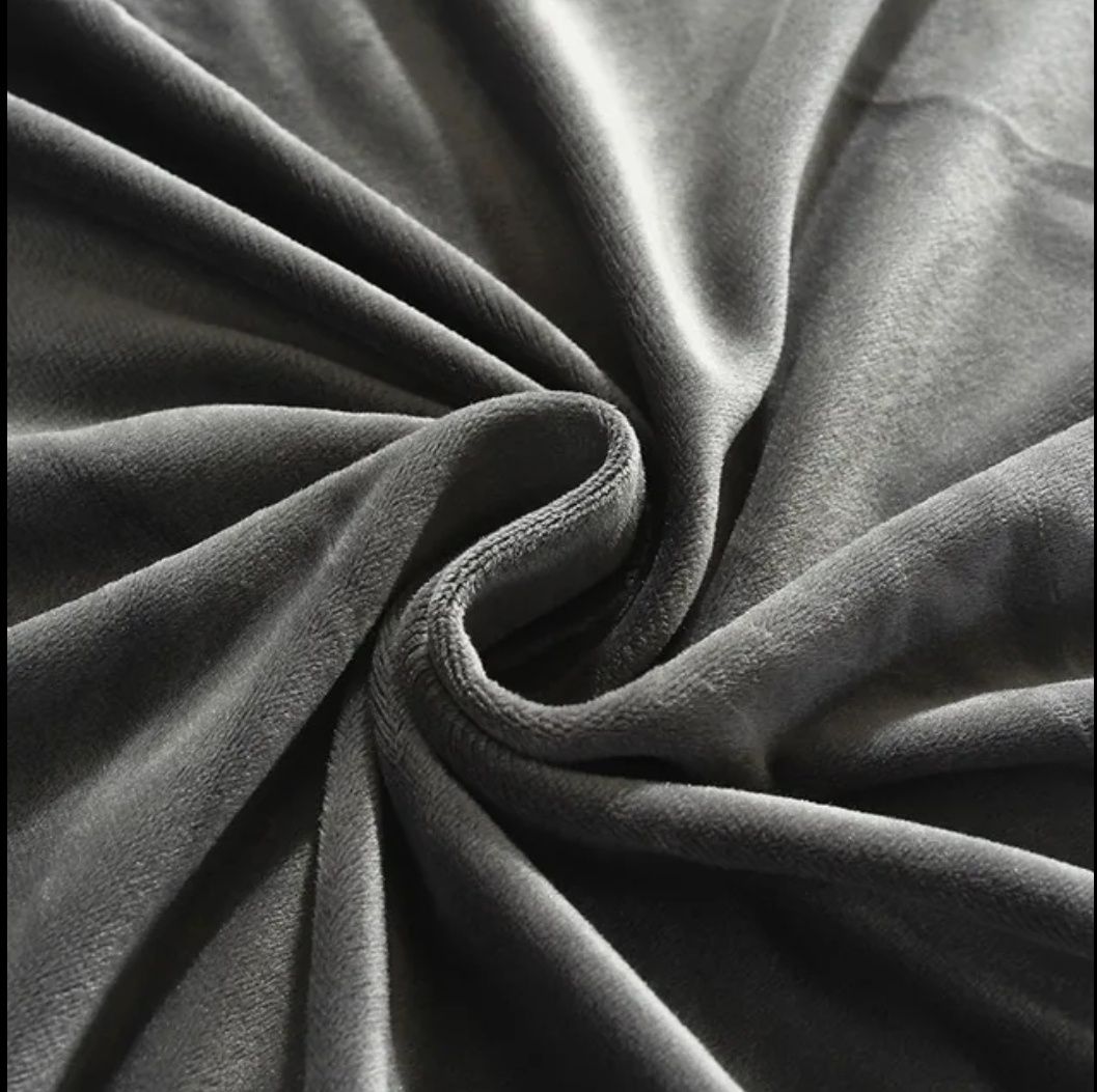 Чохол велюровий м'який еластичний на диван 145-185 см темно-сірий