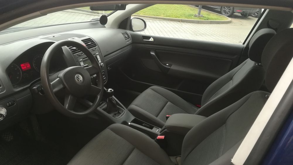 Sprzedam Golfa 5 benzyna hak klima