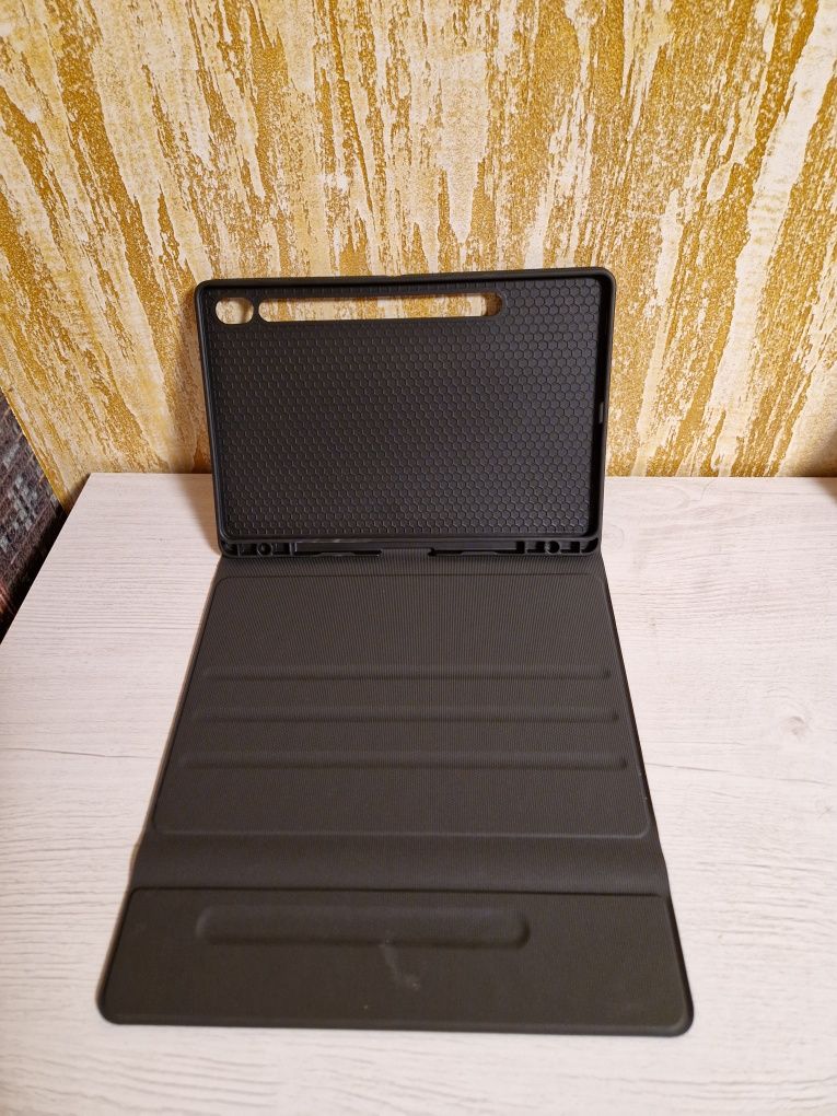 Чохол для Samsung Galaxy Tab S9 з клавіатурою.