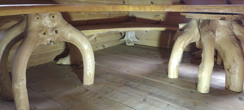 Nie typowy stół i ława z drzewa