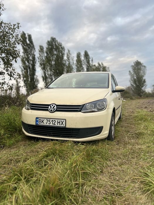 Volkswagen touran.