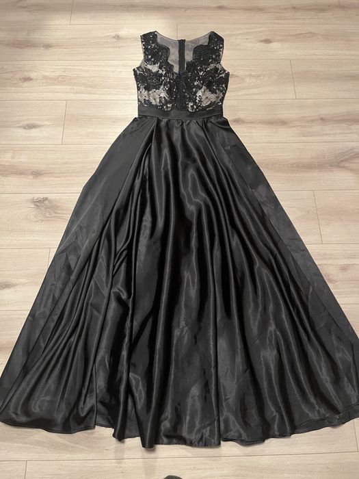 Sukienka na studniówkę z koronką XS S PARISSE