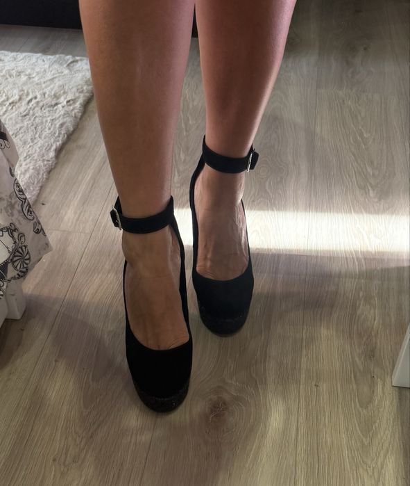 Туфли с натуральной черной замши на высоком каблуке