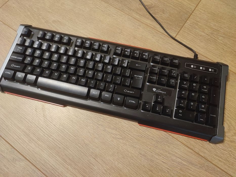 Klawiatura komputerowa Genesis Rhod  z podświetleniem RGB, stan idealn