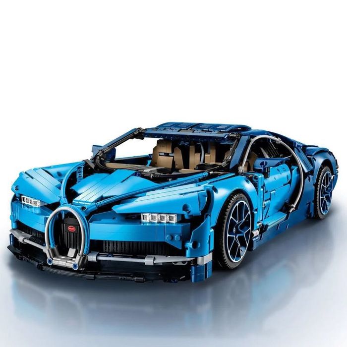 Конструктор Bugatti Chiron (42083) на 3599 деталей