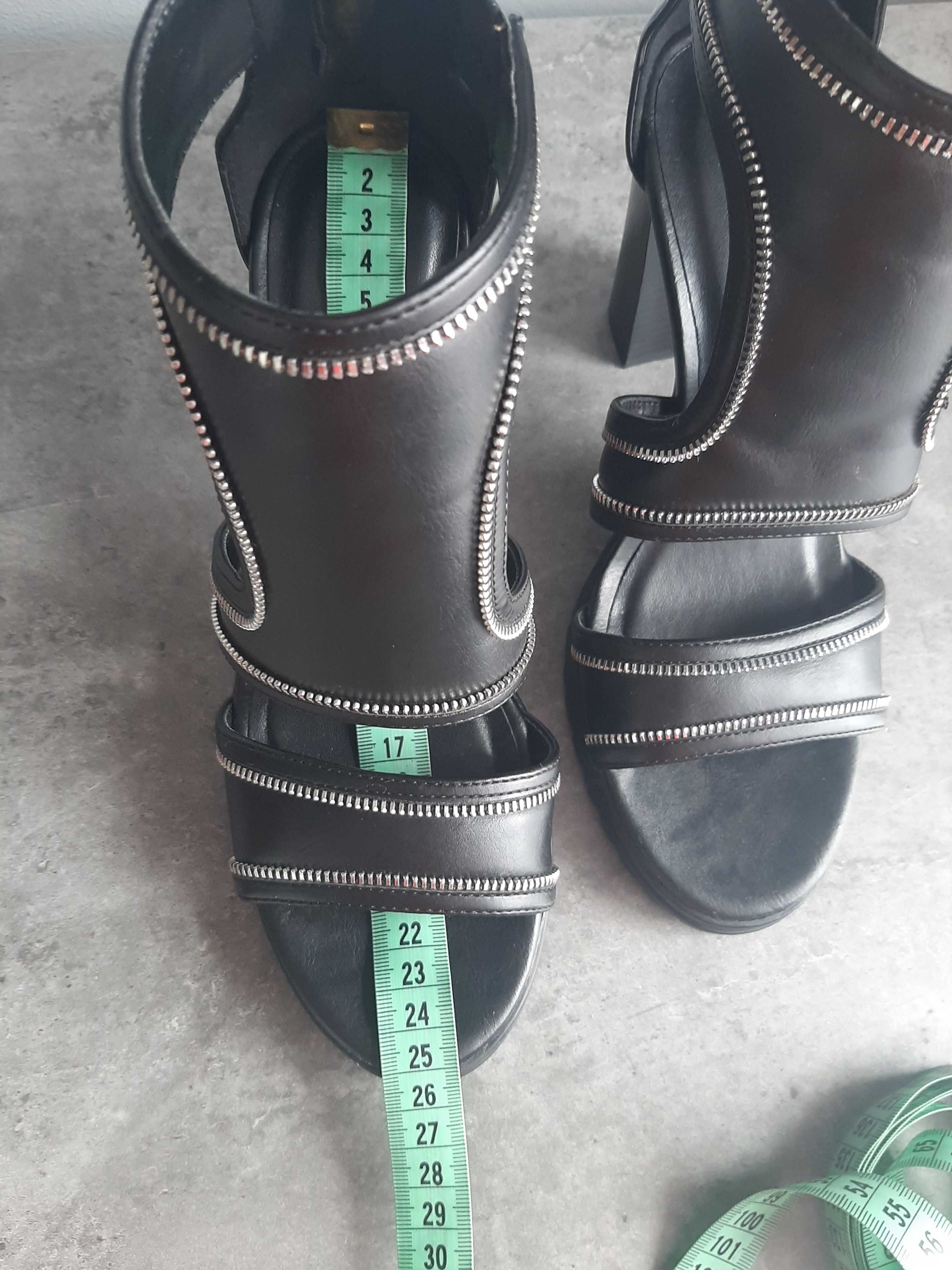 Buty na wysokim obcasie czarne nowe.