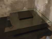 Mesa de centro com tampo em vidro