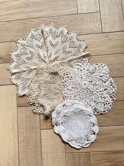 Serwerki koronkowe haftowane ręcznie robione handmade vintage retro