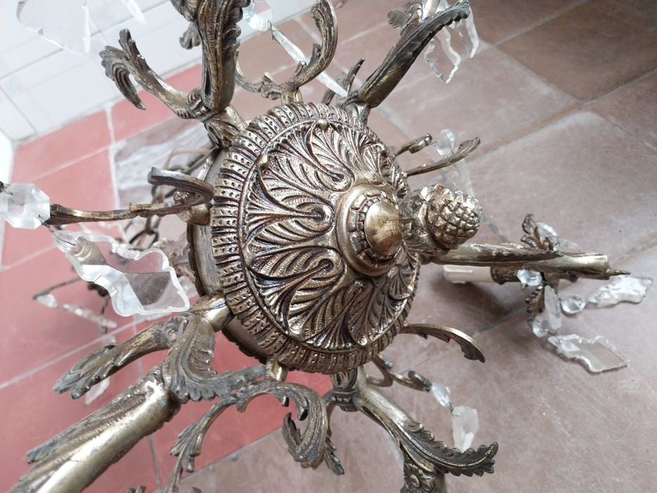 Candeeiro de tecto. Candelabro, lustre