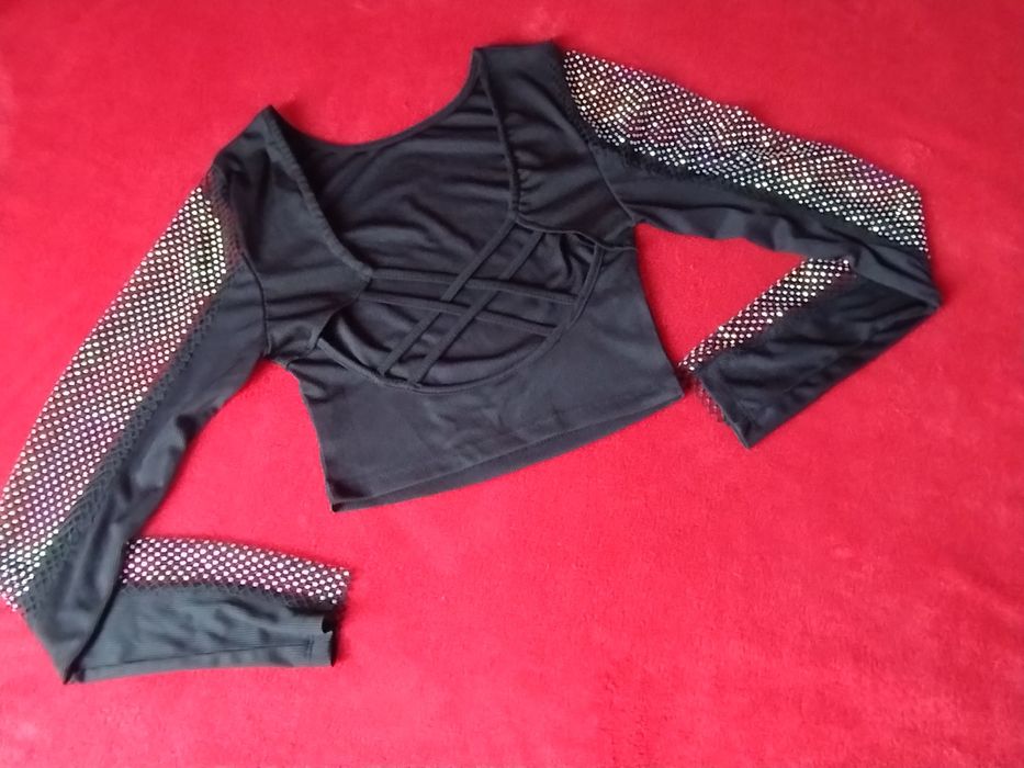 Czarna krótka bluzeczka długi rękaw, cyrkonie opalizujące