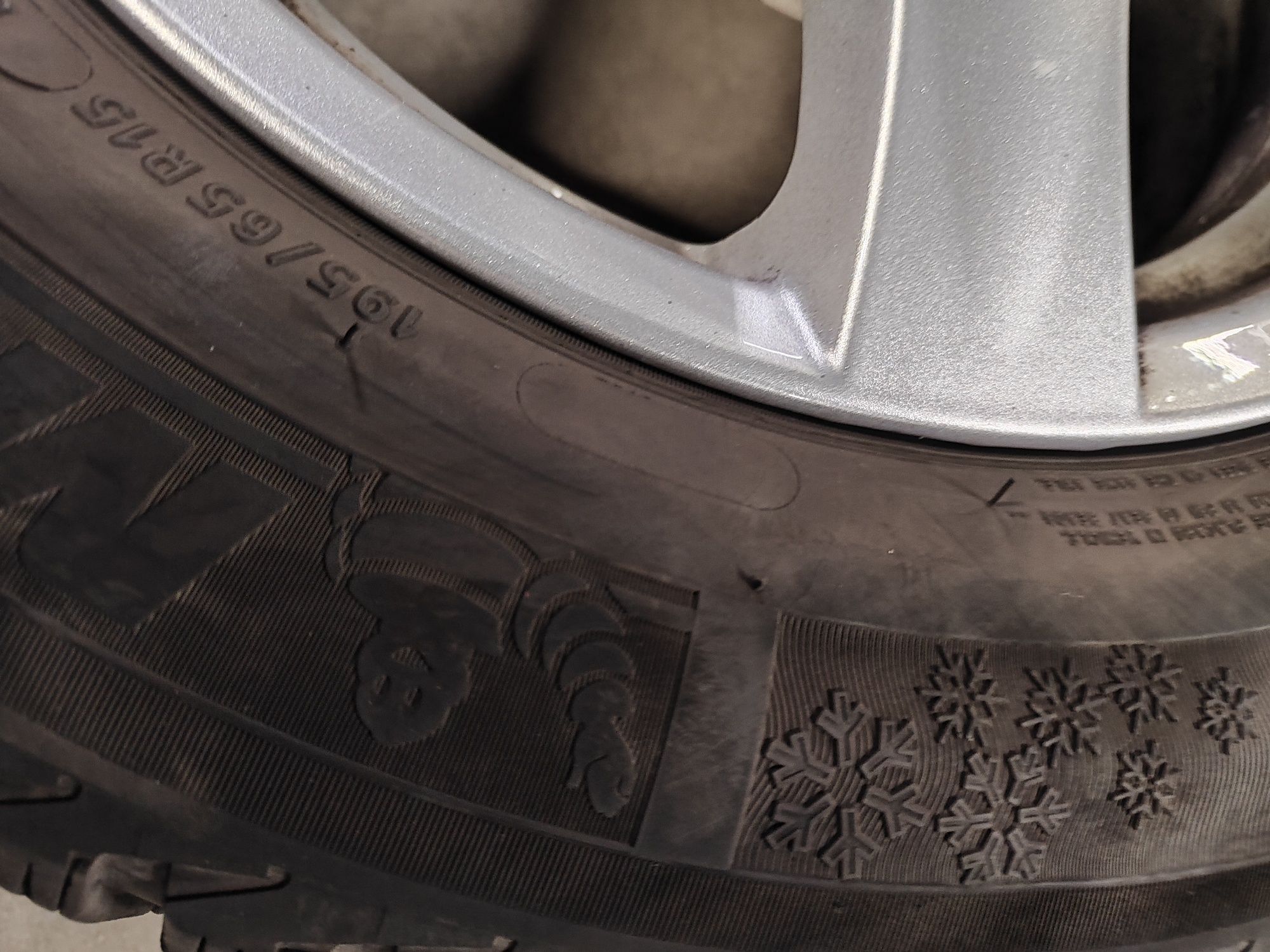 Felgi aluminiowe Ronal 15" z oponami zimowymi Michelin
