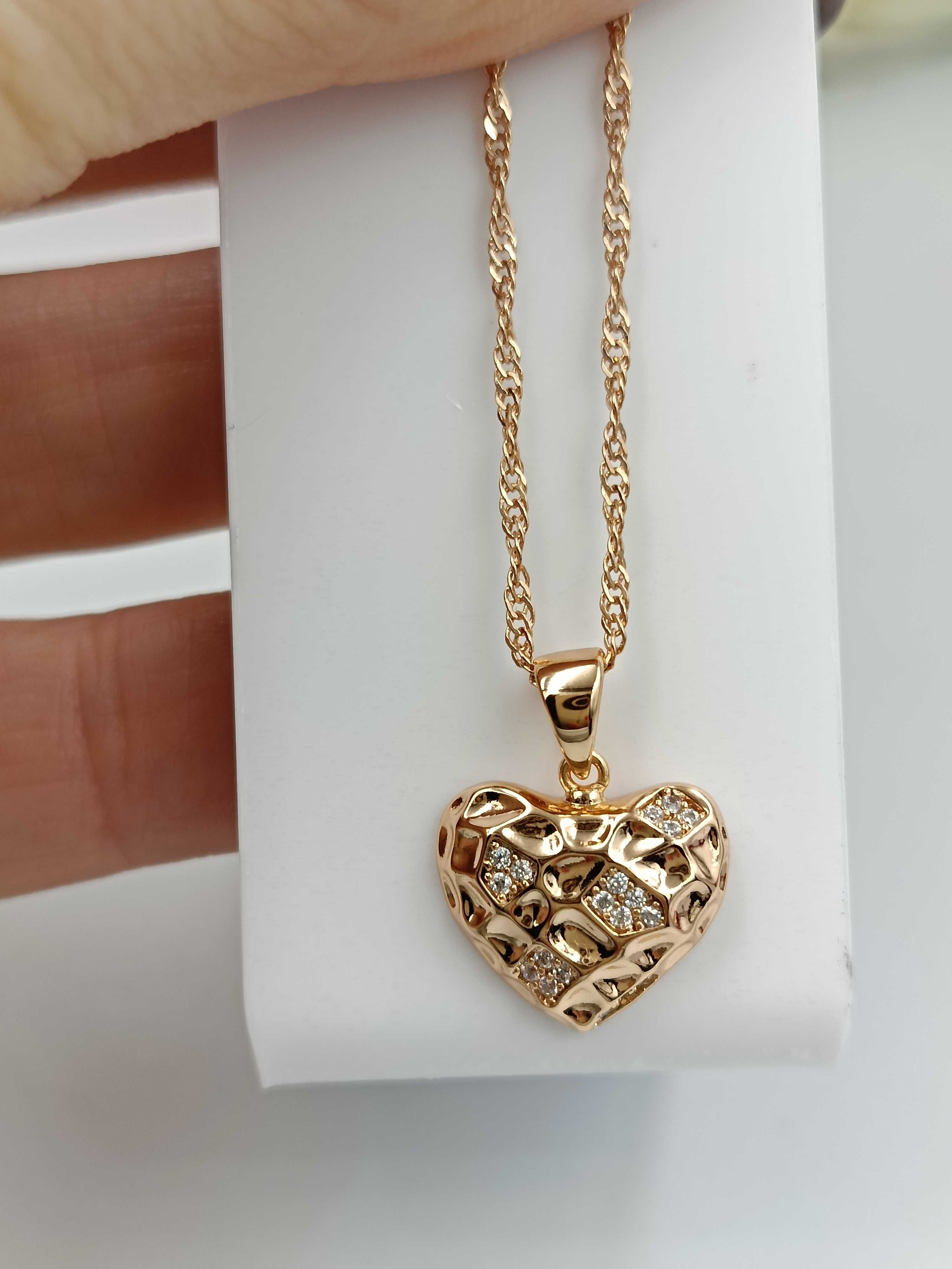 Łańcuszek pozłacany 18k złotem Singapur z diamentowym sercem