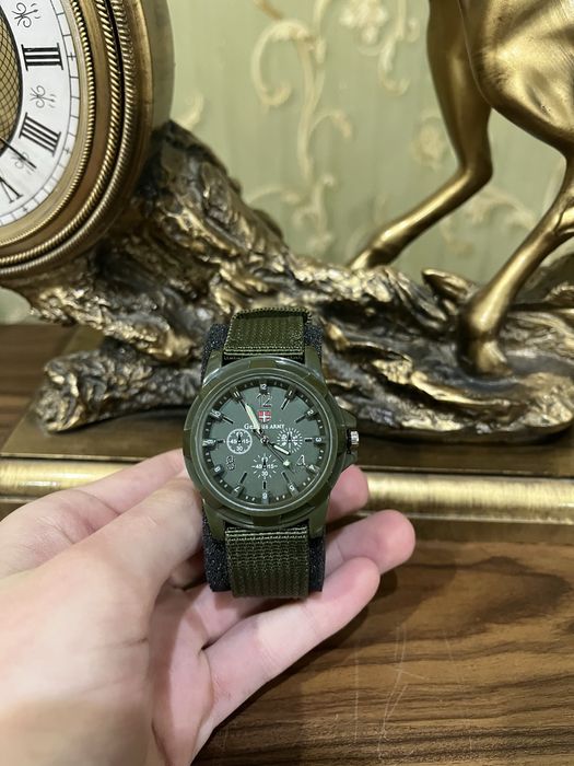 Часы продам с плетенным ремешком