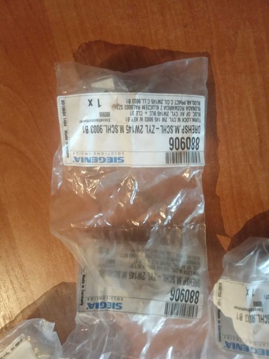 Замок-блокиратор поворота створки Siegenia, белый(замок на окна )