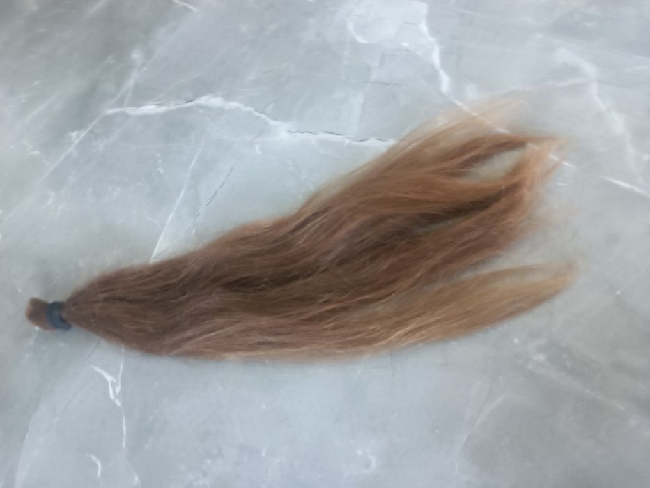 Włosy dziewcze nigdy nie farbowane 40 cm  6/7 ciemny blond złote