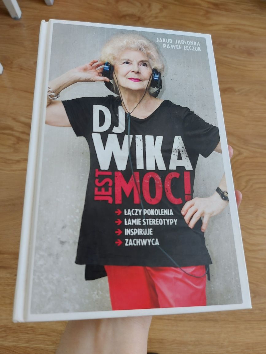 Książka DJ Wika jest moc Jakub Jabłonka Paweł Łęczuk