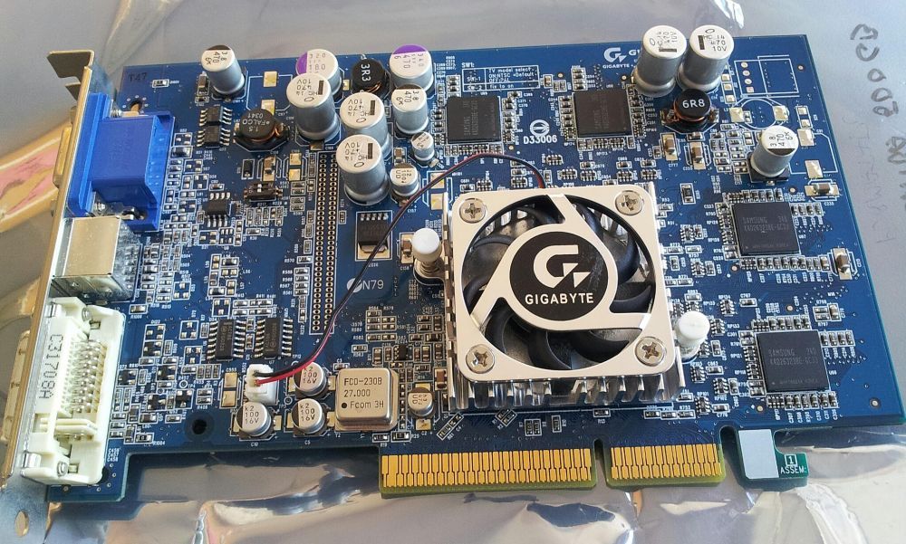 Placa Gráfica Gigabyte GV-R9600PRO AGP