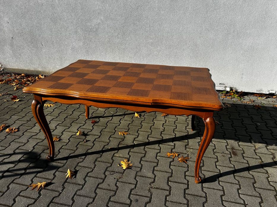 Stylowy rozkładany  stół z krzesłami